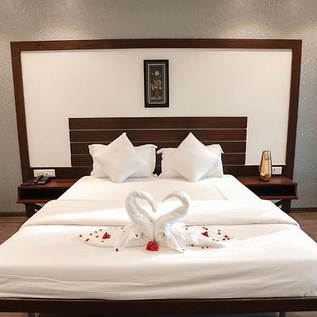 The Windmill Resorts Malvan Bagian luar foto